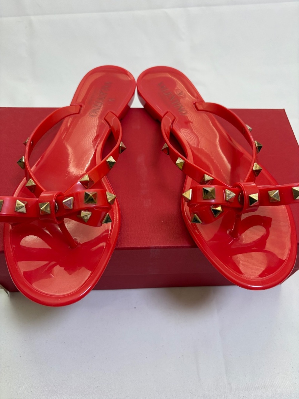 Valentino Rockstud Jelly Sandal in red Sz 38